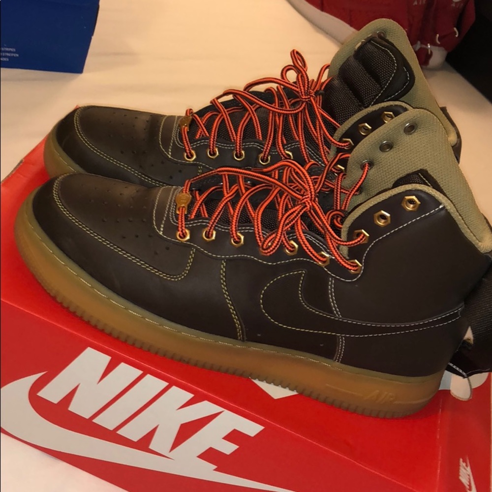 Brown & orange air forces high top